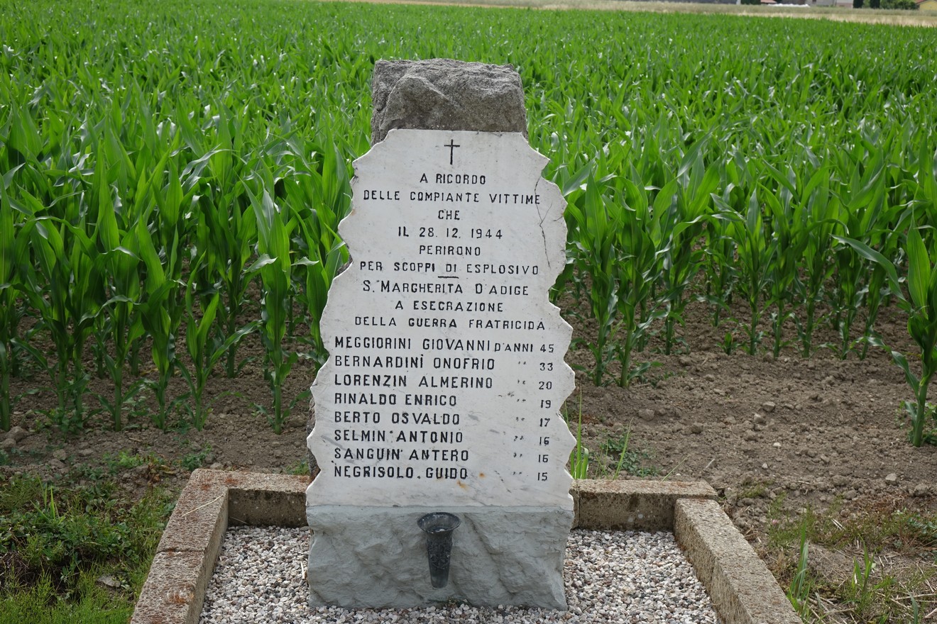 Cippo dedicato ai caduti del deposito munizioni, commemorazione delle vittime del 12 dicembre 1944.