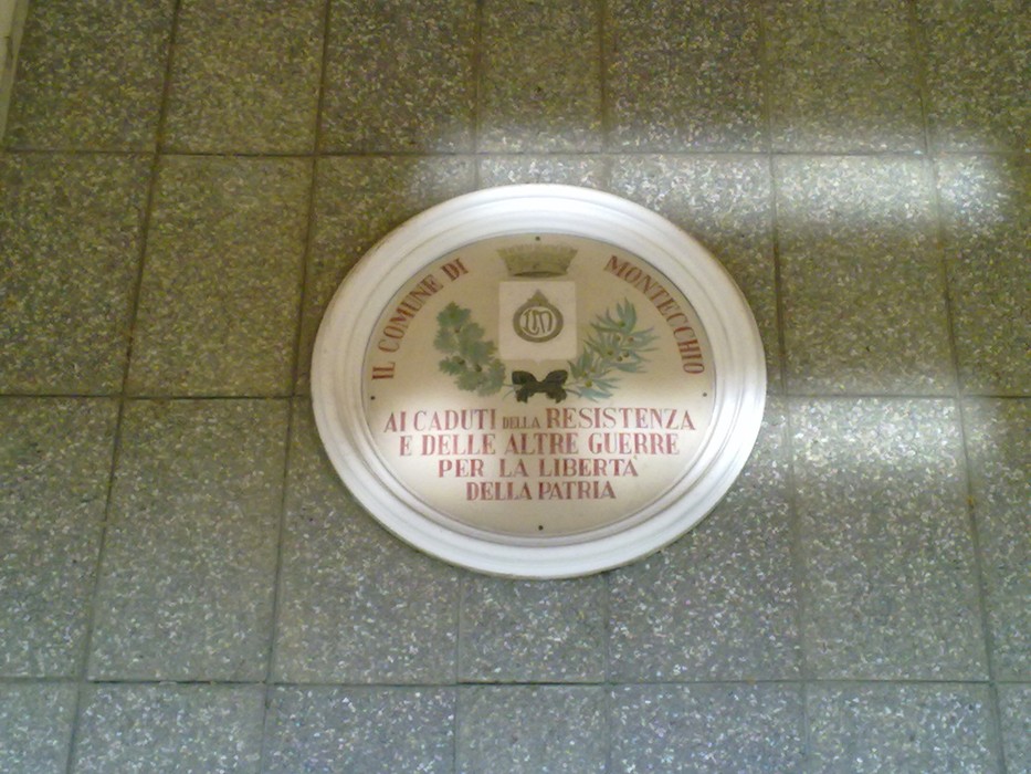 Sacrario dedicato ai Caduti della Resistenza e delle guerre, simbolo di libertà e commemorazione a Montecchio.
