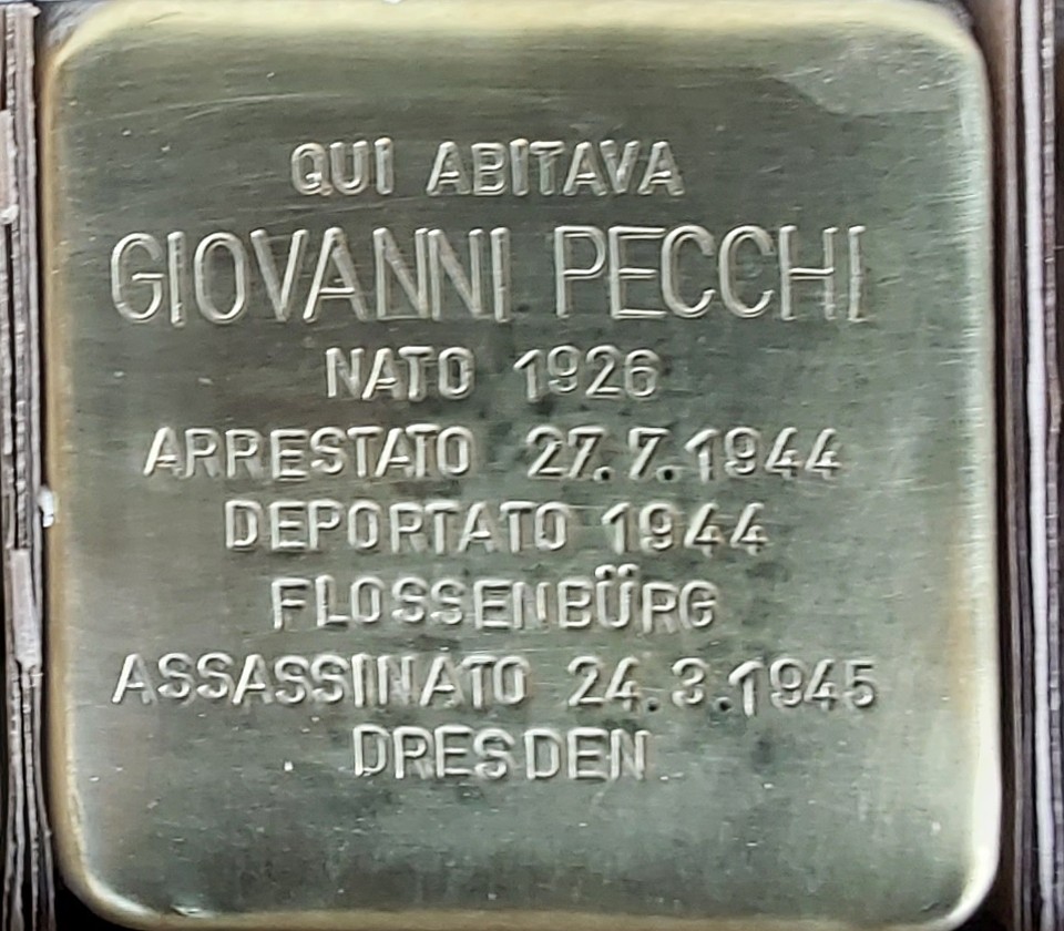 Pietra d'inciampo dedicata a Giovanni Pecchi, memoriale di vita e sofferenza della Shoah.