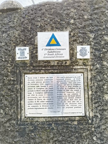 Monumento dedicato alla 6° Divisione corazzata sudafricana, commemorando il loro contributo storico.