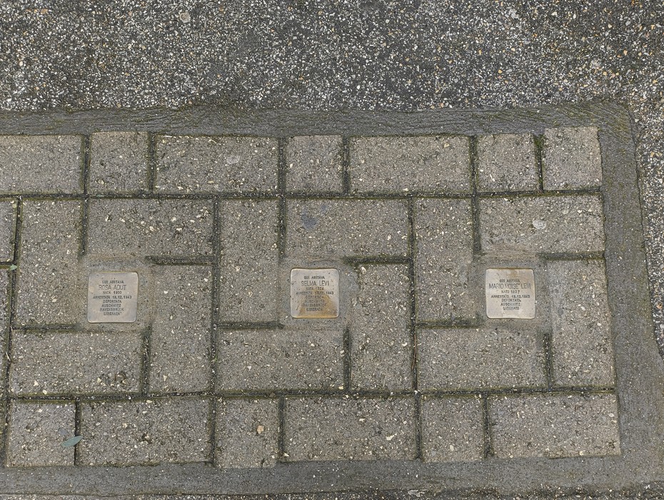 Pietre d'inciampo dedicate alla famiglia Levi, commemorazione della memoria storica.