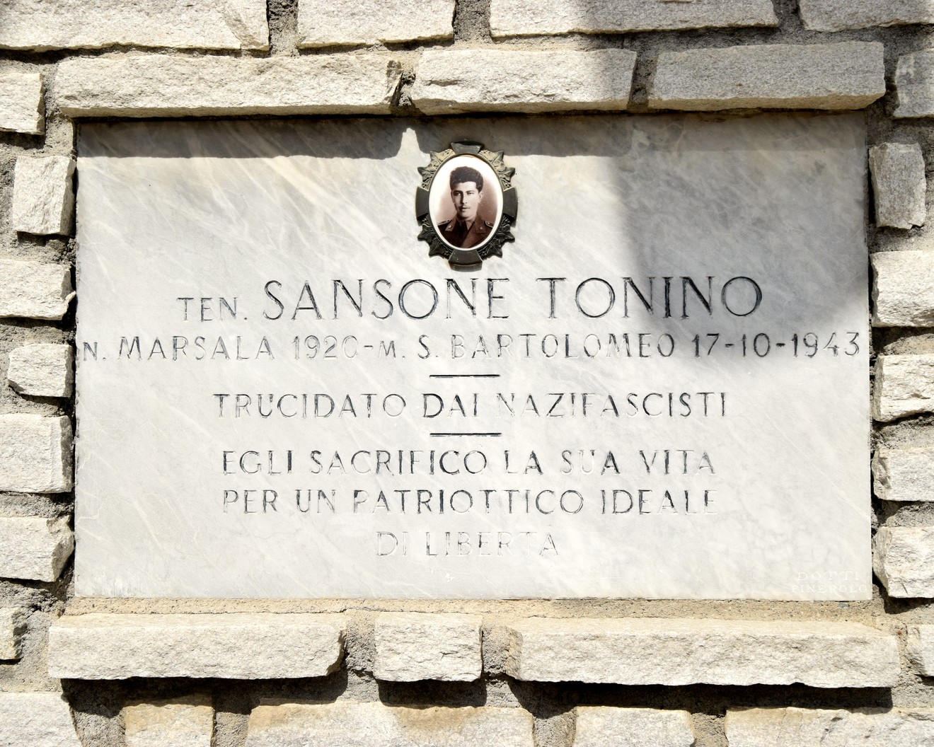 Lapide a Sansone, Comune di Prarostino (TO), foto 1