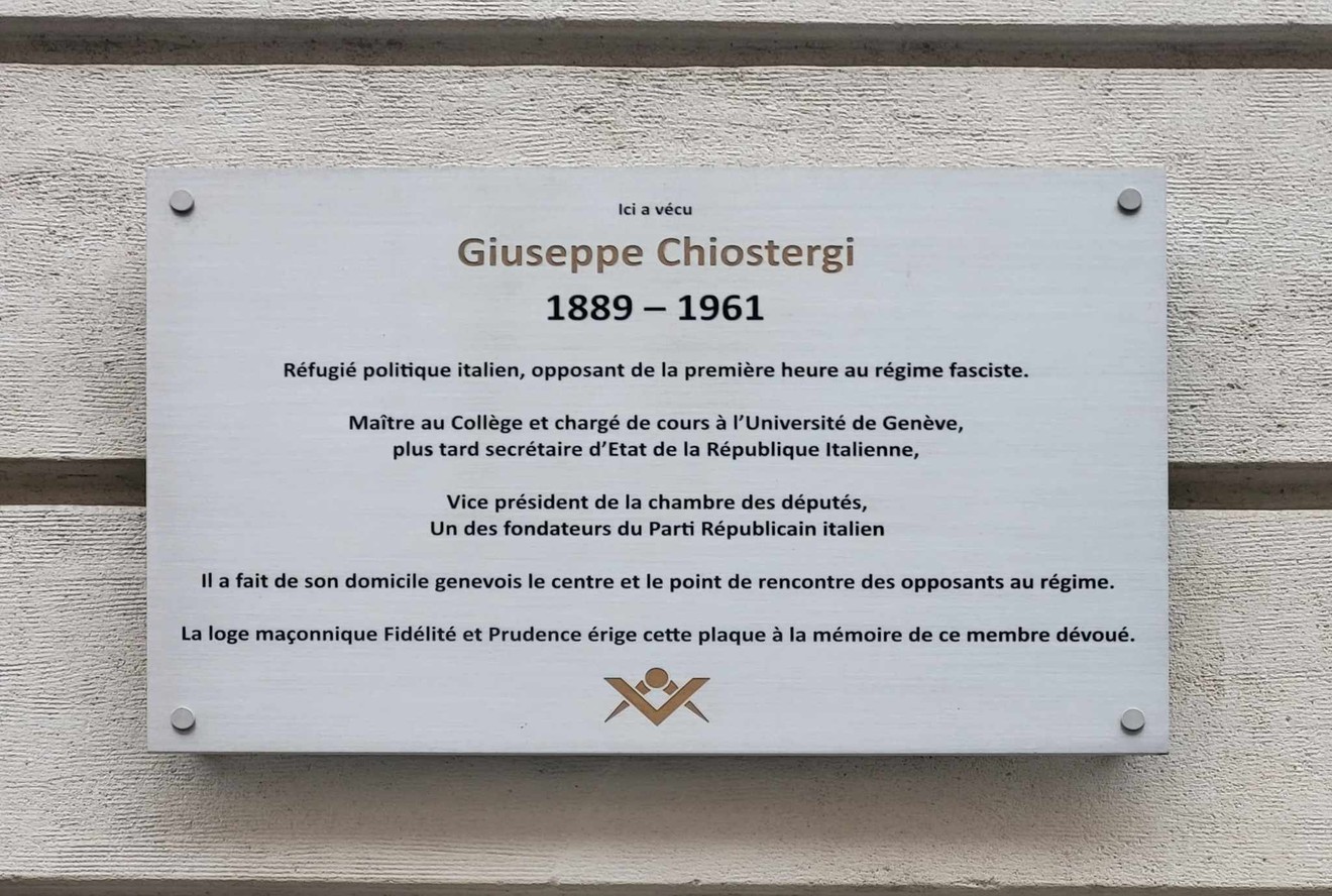 Targa commemorativa dedicata a Giuseppe Chiostergi, rifugiato politico italiano contro il regime fascista.