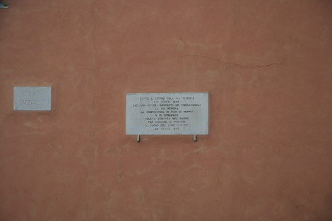 Lapide di Sassaia, commemorativa, testimonianza storica su eventi significativi legati alla località.