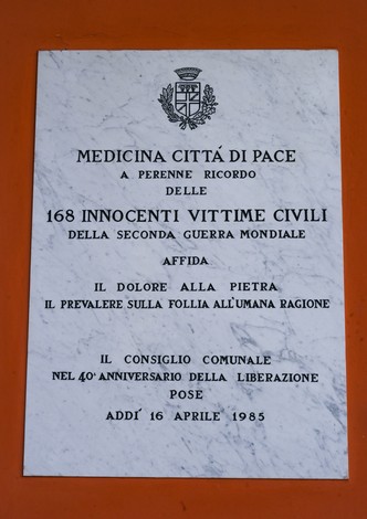 Lapide commemorativa dedicata alle vittime civili della Seconda Guerra Mondiale nella città di Medicina.