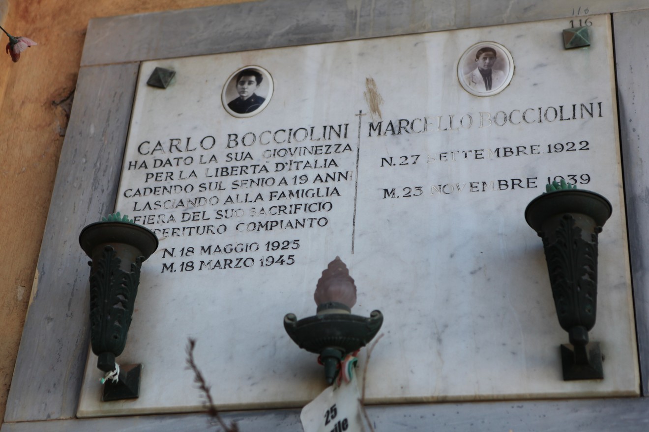 Sepolcro di Carlo e Marzo Bocciolini, commemorazione per la libertà d'Italia e la loro dedizione.