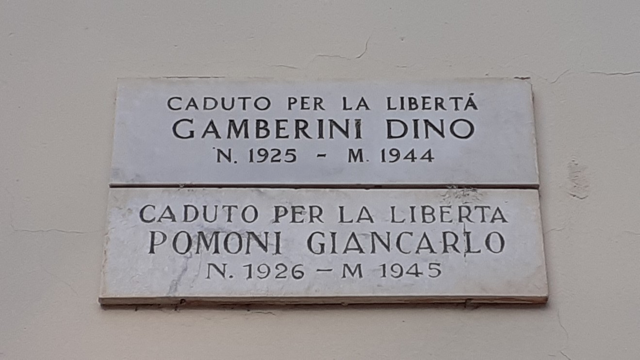 Lapide commemorativa dedicata a Gamberini Dino e Pomoni Giancarlo, caduti per la libertà.