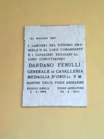 Lapide commemorativa in onore di Dardano Fenulli, generale e martire delle Fosse Ardeatine.