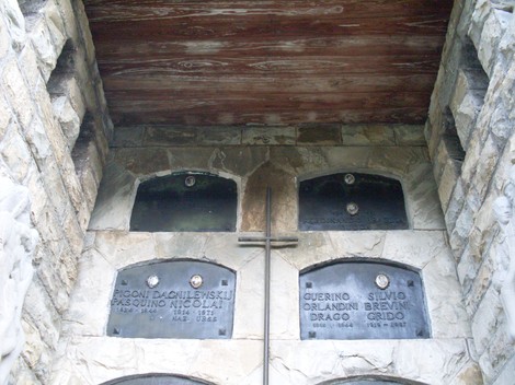 Sacrario dei partigiani di Vezzano, monumento commemorativo dedicato ai caduti della Resistenza.