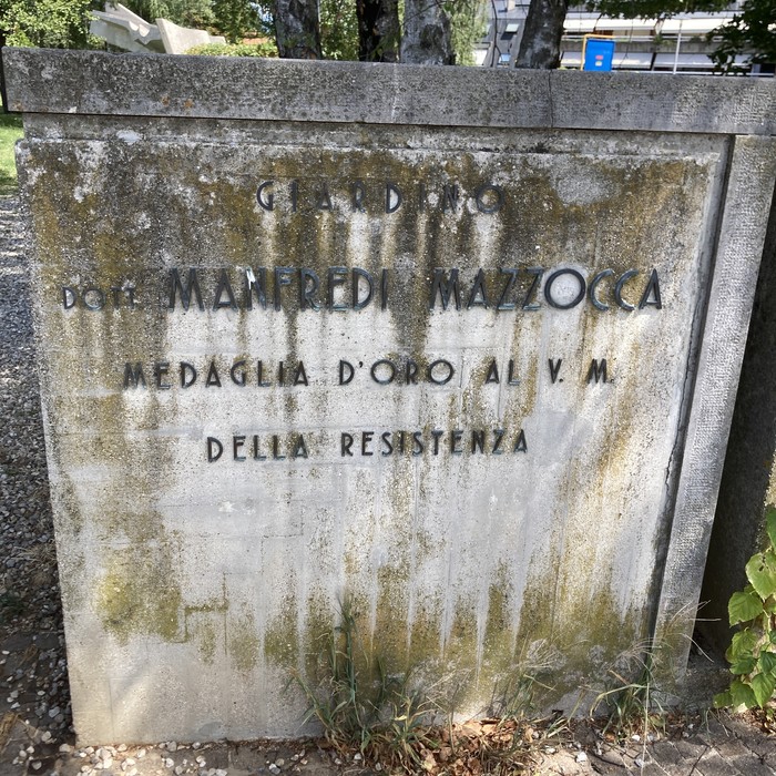 Monumento alla Resistenza: omaggio ai valorosi che hanno lottato per la libertà e la giustizia.