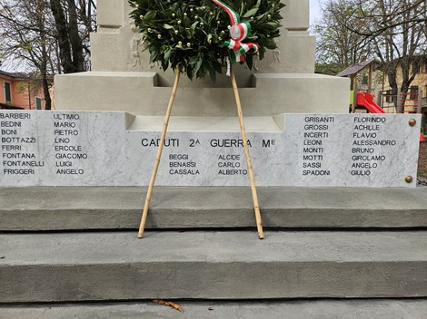 Monumento ai Caduti di Vezzano sul Crostolo, Comune di Vezzano sul Crostolo (RE), foto 2