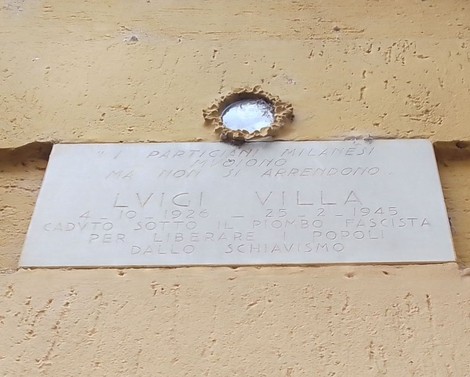 Lapide commemorativa a Villa dedicata ai partigiani milanesi caduti durante la Seconda Guerra Mondiale.