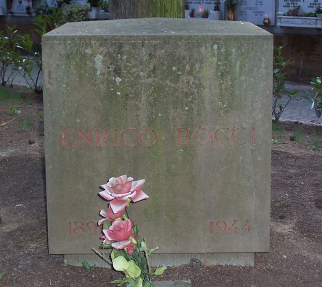 Monumento dedicato a Enrico Bocci, simbolo della resistenza e della determinazione.