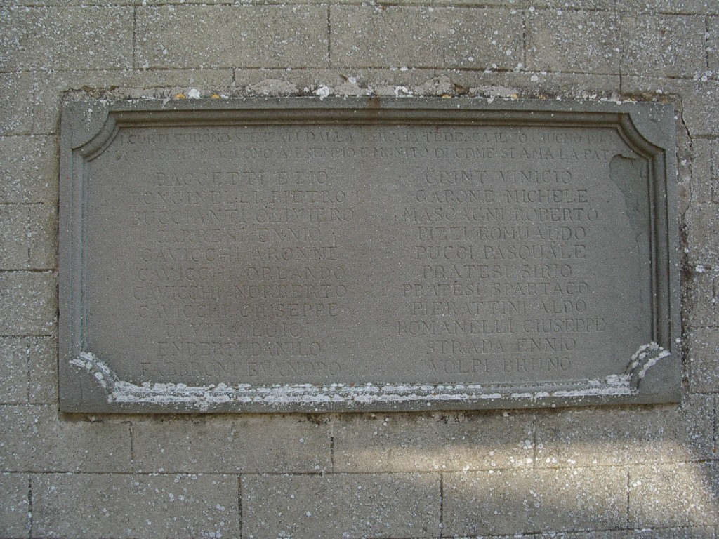 Lapide commemorativa della chiesa di San Cerbone, simbolo di memoria storica e culturale.