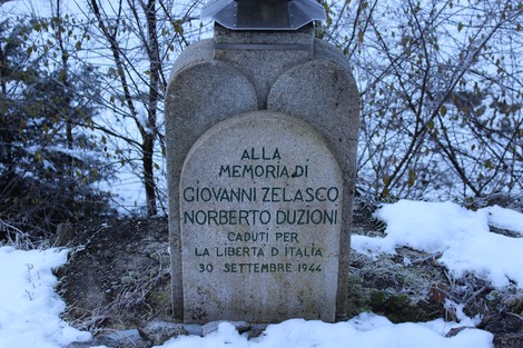 Stele commemorativa di Giovanni Zelasco e Norberto Duzioni, caduti per la libertà d'Italia il 30 settembre 1944.