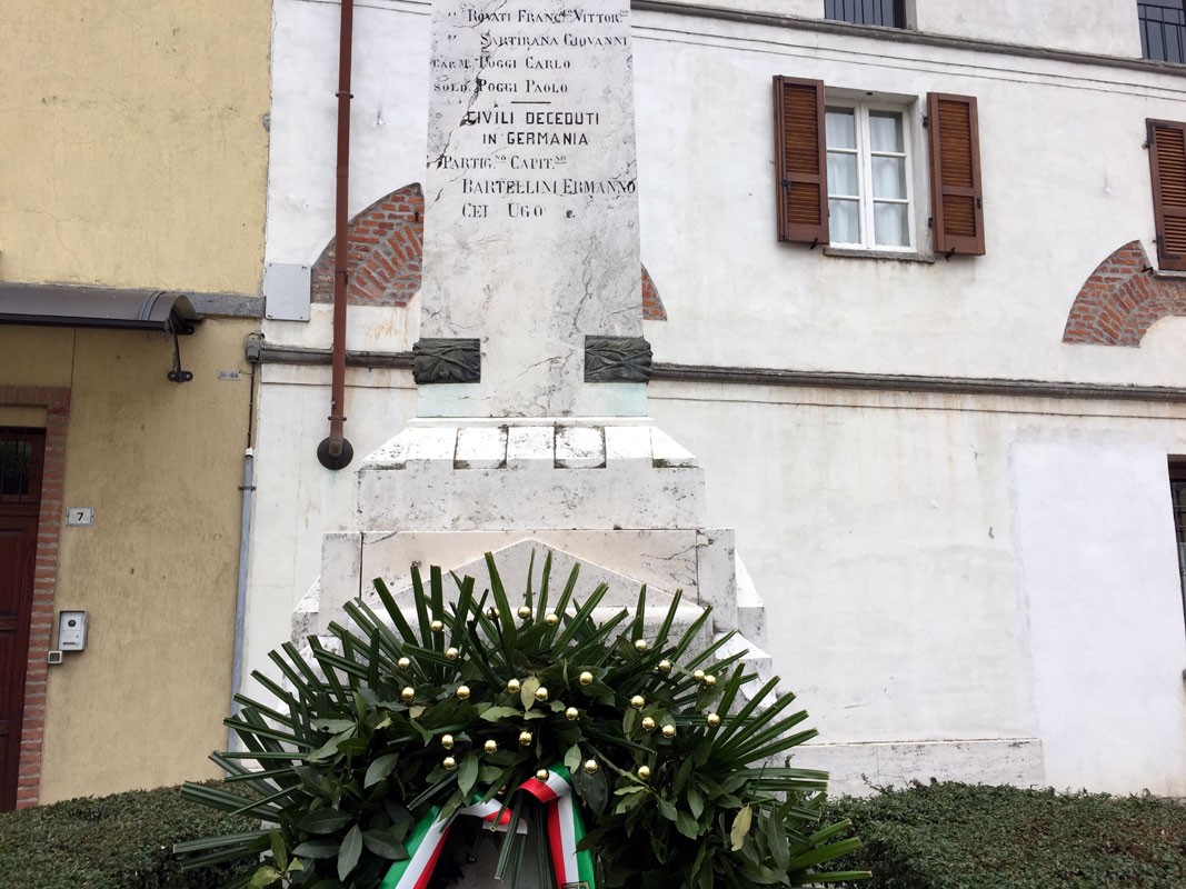 Monumento ai caduti di Ferrera Erbognone, simbolo di memoria e onore per i sacrifici dei cittadini.