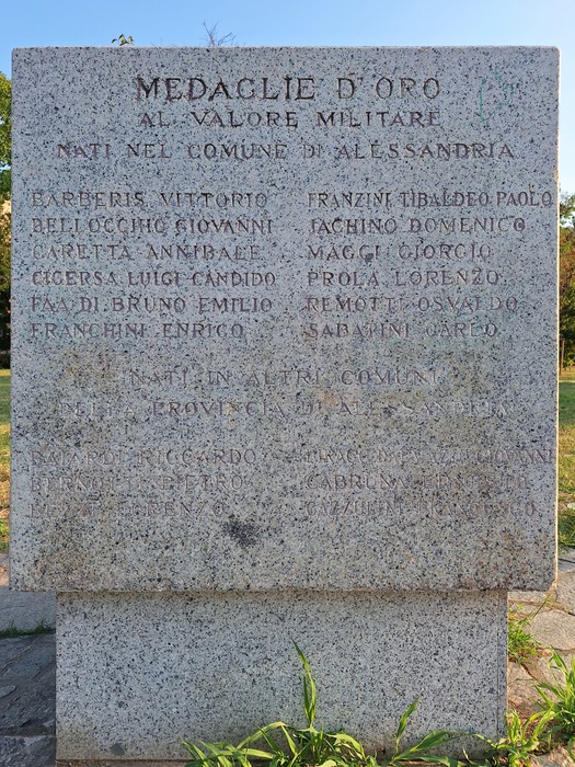 Cippo alle Medaglie d'Oro di Alessandria e Cuneo, Comune di Torino (TO), foto 2