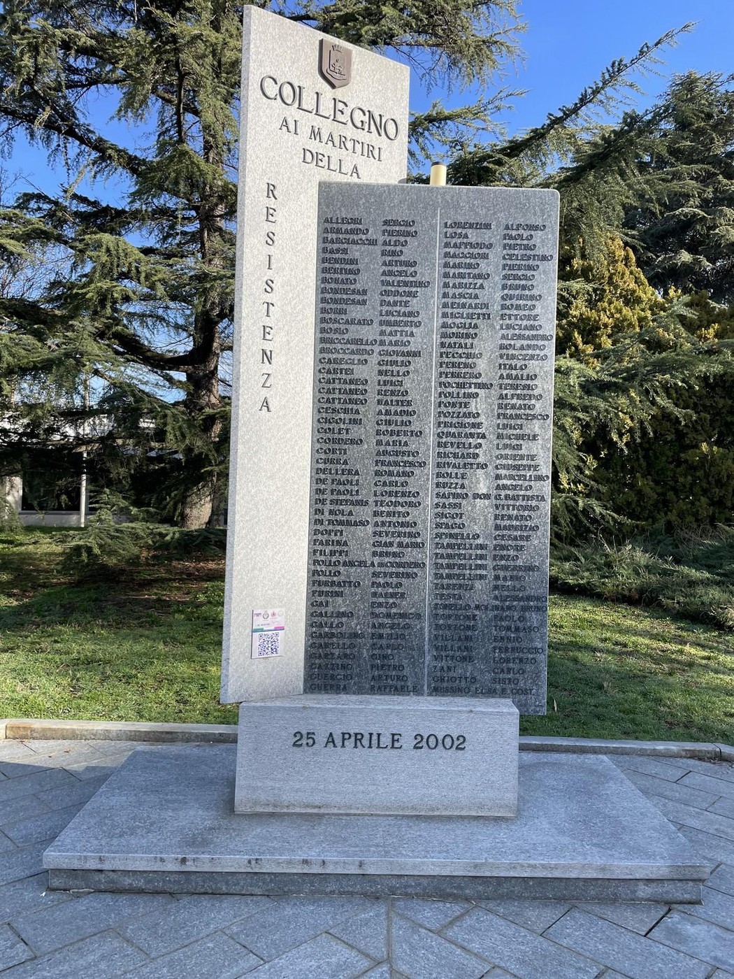 Monumento dedicato ai martiri della Resistenza di Collegno, commemorato il 25 aprile 2002.