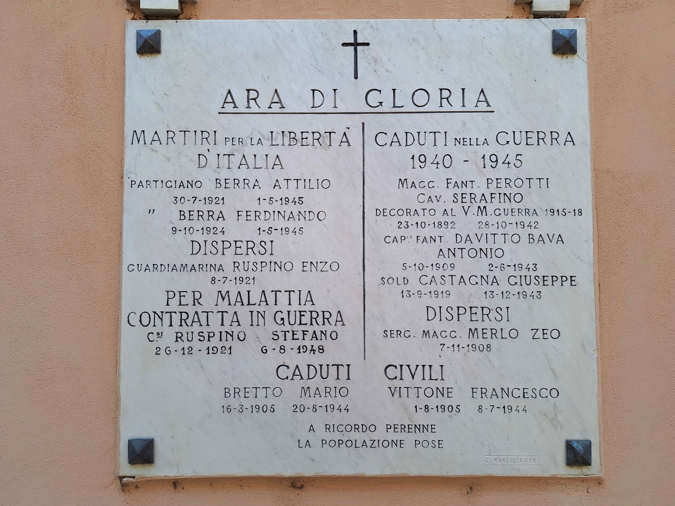 Lapide ai Martiri e ai Caduti, Comune di Ozegna (TO), foto 1