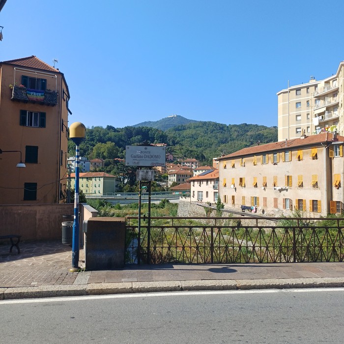 Lapide a Dadomo, Comune di Genova (GE), foto 2