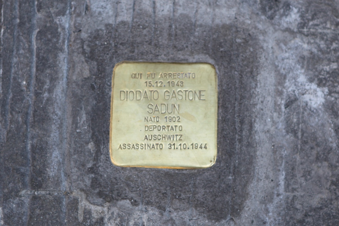 Pietra d'inciampo dedicata a Didato Gastone Sadun, vittima della persecuzione nazifascista.