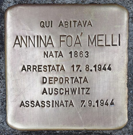 Pietra d'inciampo dedicata ad Annina Foà Melli, commemorativa delle sue sofferenze e della sua storia.