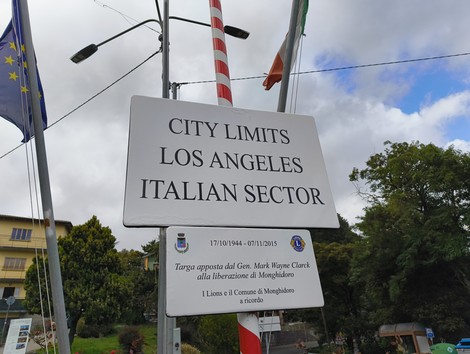 Monumento dedicato alla Liberazione di Monghidoro, commemorando eventi storici significativi.