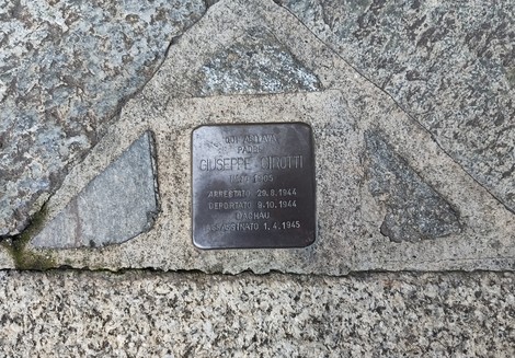 Pietra d’inciampo dedicata a Giuseppe Girotti, commemorazione delle sue persecuzioni e del suo assassinio.