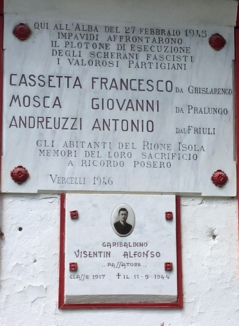 Monumento commemorativo ai partigiani Cassetta, Mosca, Andreuzzi e Visentin a Vercelli, ricordo del sacrificio.