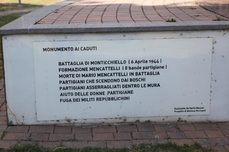 Murali del parco della Liberazione, omaggio a eventi storici e ai partigiani durante la guerra.