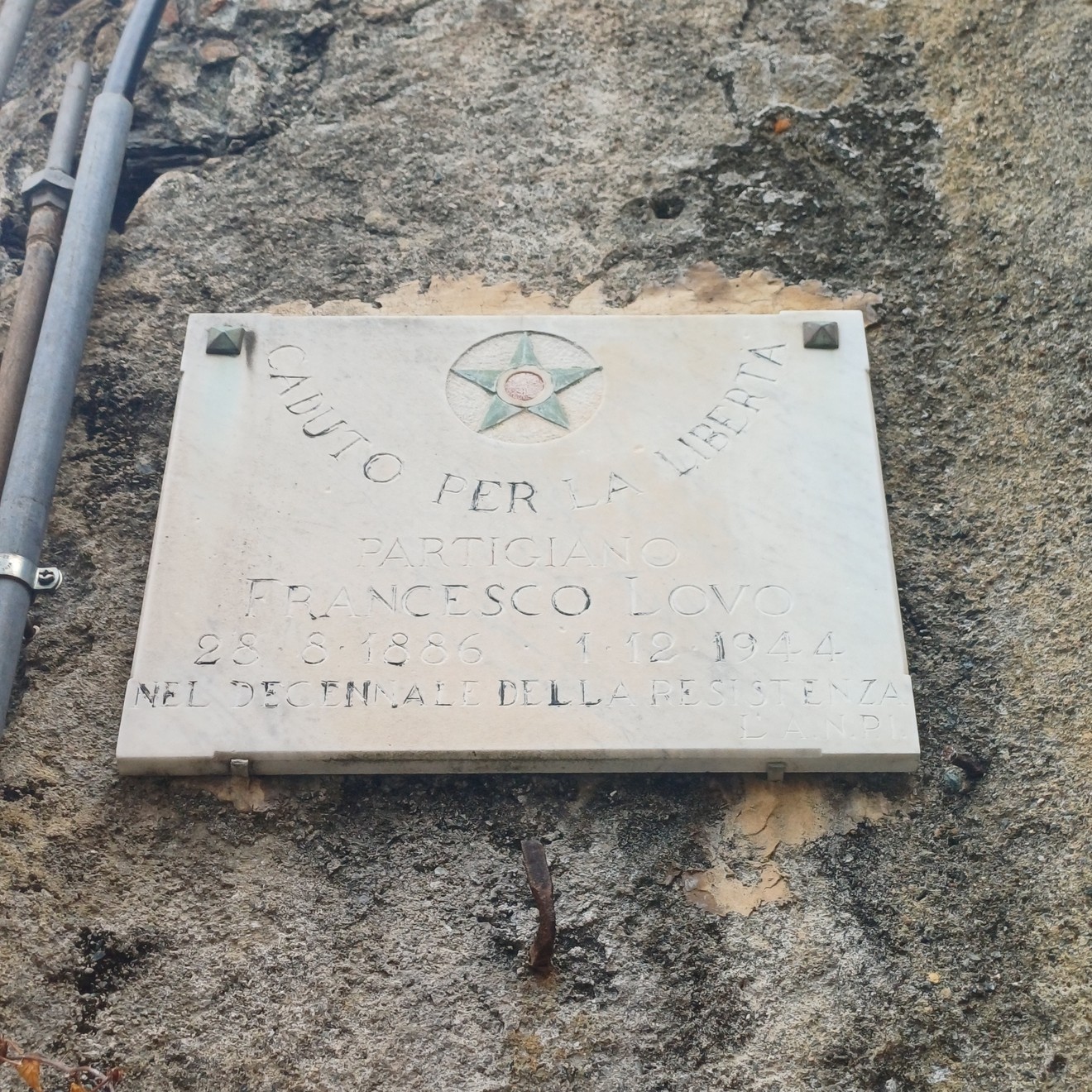 Lapide a Lovo, Comune di Genova (GE), foto 1