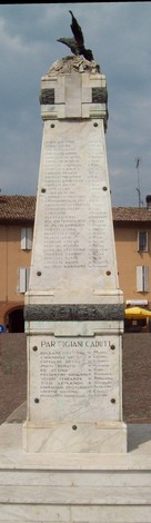 Monumento ai Caduti di Ciano d'Enza, commemorazione dei partigiani e dei caduti della resistenza.