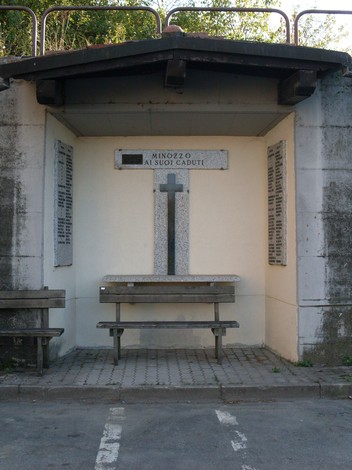 Monumento ai Caduti di Villa Minozzo, dedica ai sacrifici dei soldati della comunità.