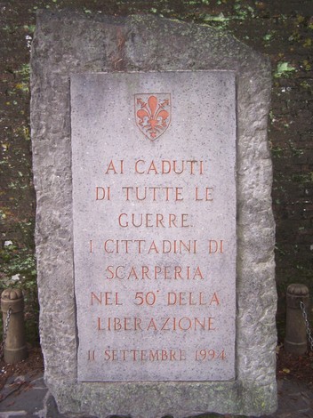 Cippo commemorativo dedicato ai caduti di Scarperia nel cinquantesimo anniversario della liberazione.