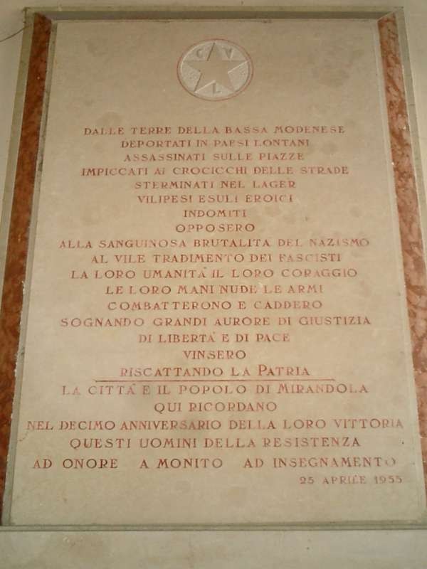 Lapide dedicata ai partigiani, in ricordo del loro sacrificio nella lotta contro il nazismo.