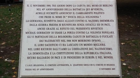 Monumento commemorativo della Battaglia della Bolognina, simbolo di libertà e cambiamento storico.