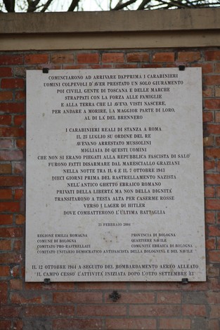 Lapidi commemorative delle Caserme Rosse, simbolo di memoria storica e resistenza.