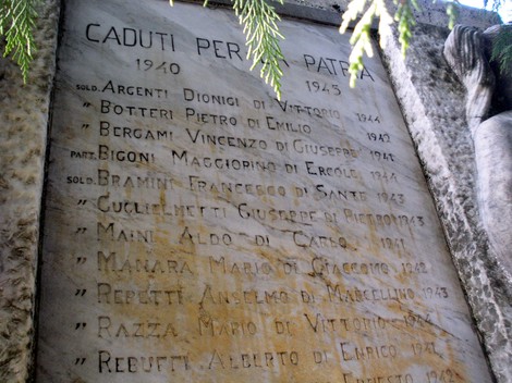 Monumento ai caduti di Nibbiano, commemorazione per i soldati persi tra il 1940 e il 1945.