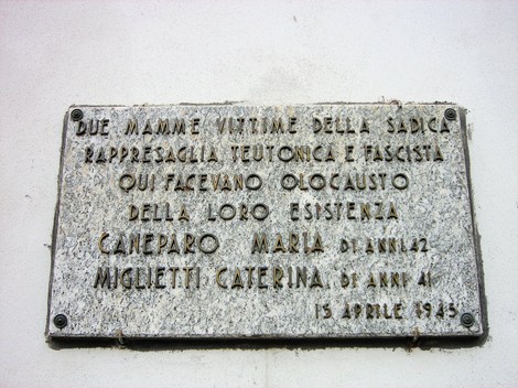 Lapide commemorativa dedicata a Caneparo Maria e Miglietti Caterina, vittime del regime fascista.