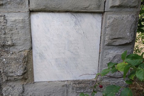 Monumento ai caduti di Tirli, commemorazione dei soldati della Prima Guerra Mondiale.