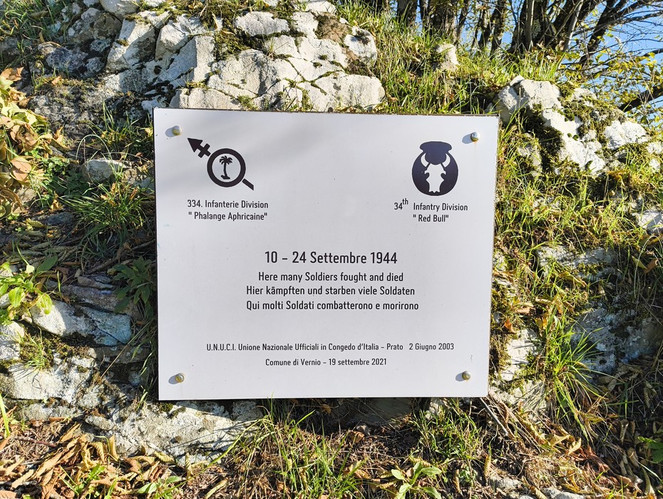 Monumento dedicato ai soldati della 334ª e 34ª Divisione alla Linea Gotica, commemorando la loro battaglia.
