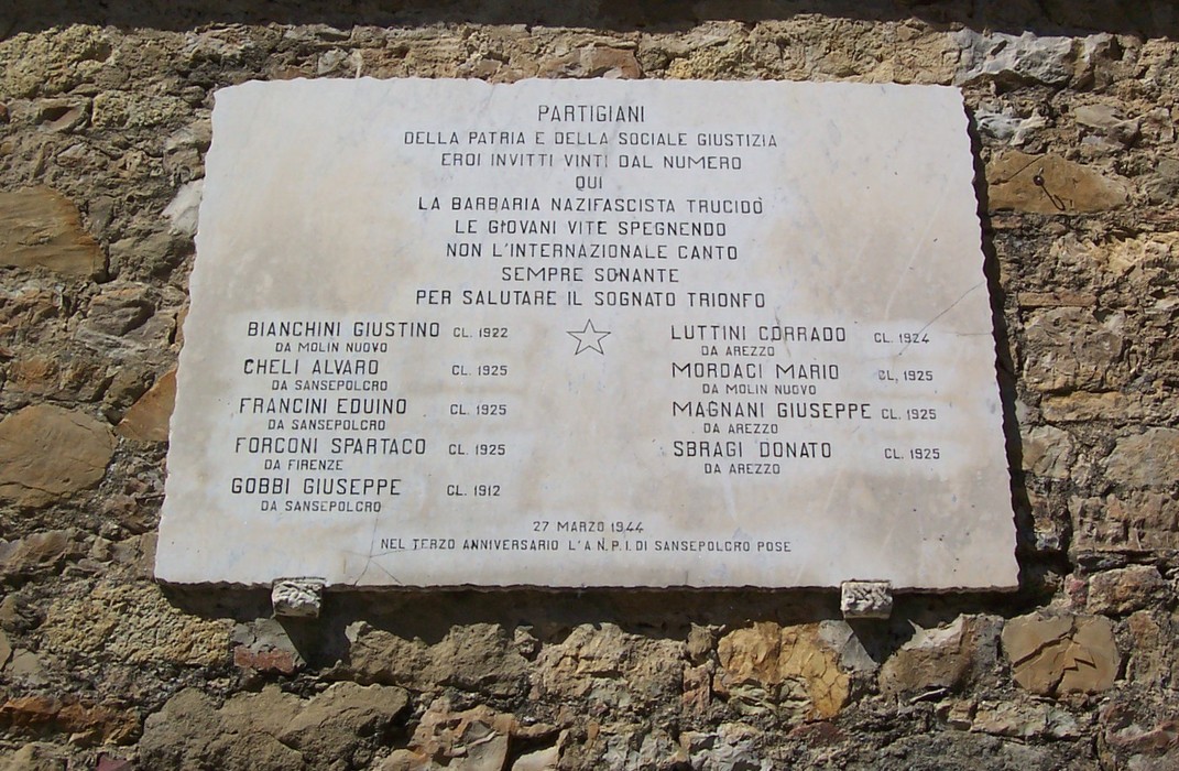 Lapide commemorativa dei partigiani di Villa Santinelli, dedicata ai caduti per la giustizia e la libertà.