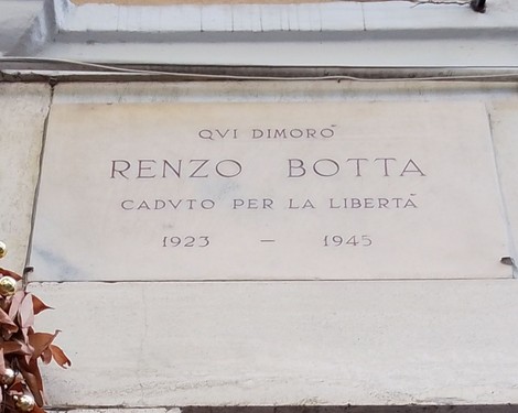 Lapide commemorativa di Renzo Botta, caduto per la libertà, con le date 1923-1945.