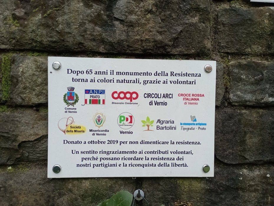 Monumento alla Resistenza, simbolo di libertà e riconoscimento per i volontari della memoria storica.