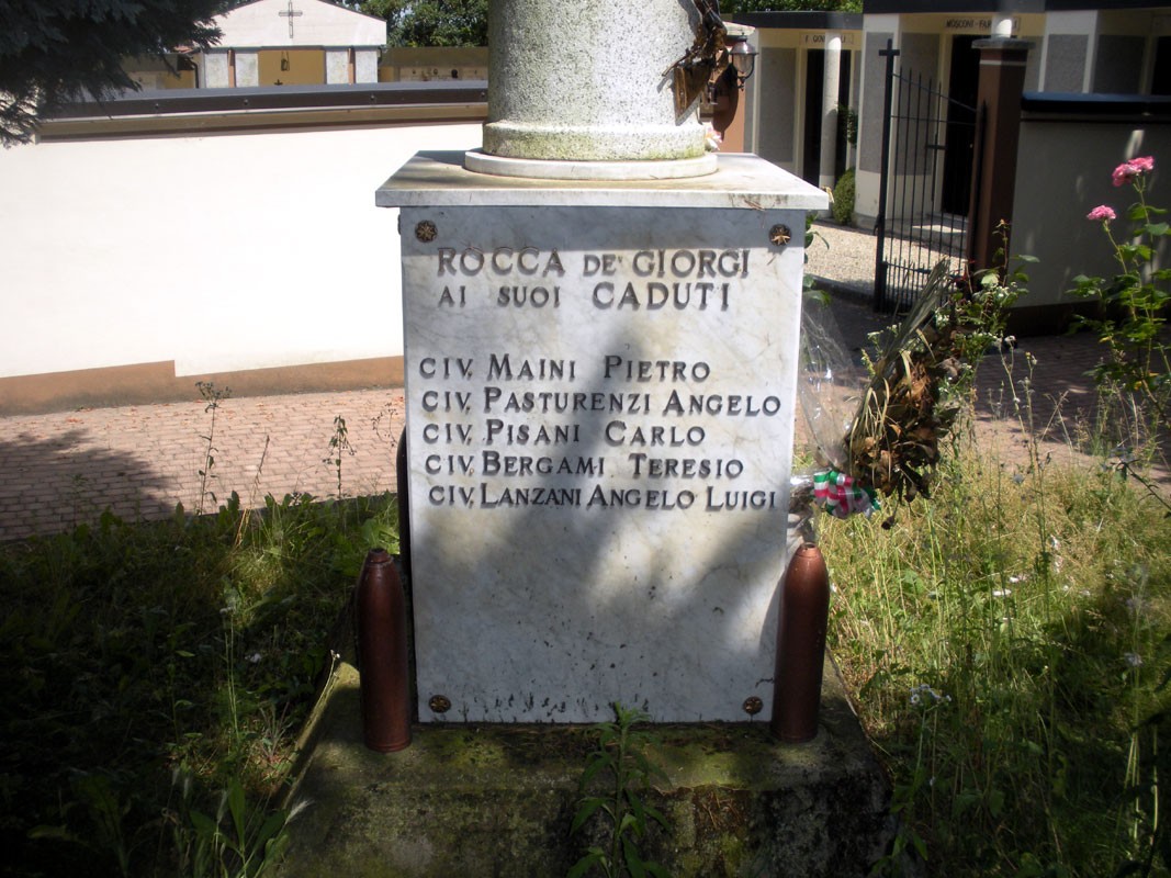 Cippo commemorativo ai caduti di Rocca de' Giorgi, dedicato ai militari locali.