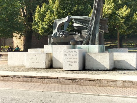 Monumento a Matteotti, un tributo alla memoria e all’impegno per la giustizia e la libertà.