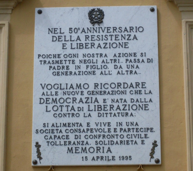 Lapide commemorativa del 50° anniversario della Resistenza e Liberazione in onore delle nuove generazioni.
