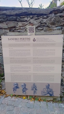Statua a Pertini, Comune di Stella (SV), foto 2