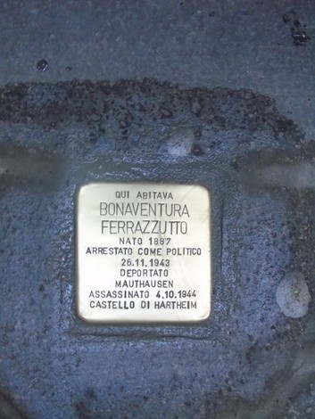 Pietra d'inciampo a Ferrazzuto in memoria di Bonaventura, vittima di deportazione e assassinato nel 1944.