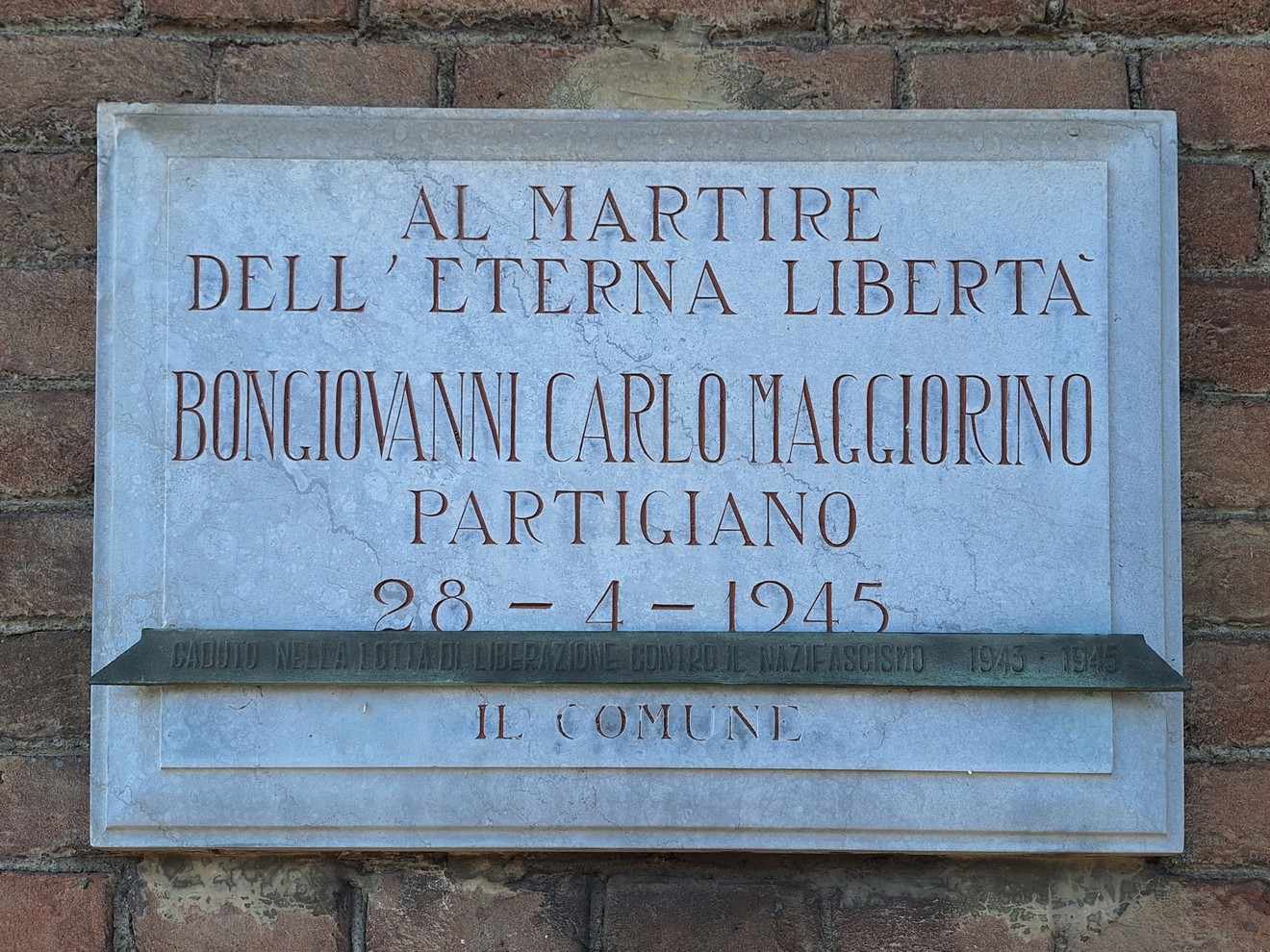 Lapide commemorativa dedicata a Bongiovanni Carlo Maggiorino, partigiano martire della libertà, 28 aprile 1945.